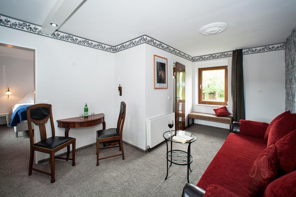 Hinter Den Spiegeln Hotel ไฮม์บาค ภายนอก รูปภาพ